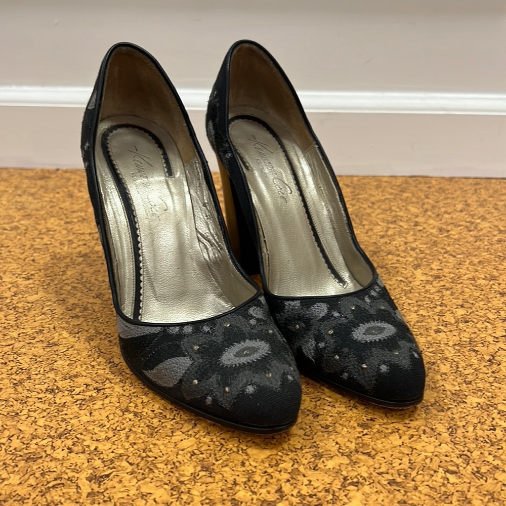 Kenneth Cole Embroidered Pumps